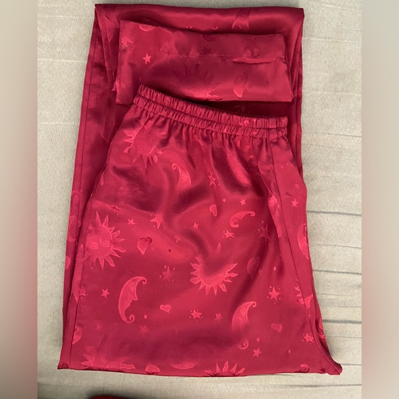 Silk like fabric in beautiful red,  pj set in celestial design! Size small! - Picture 3 of 4
